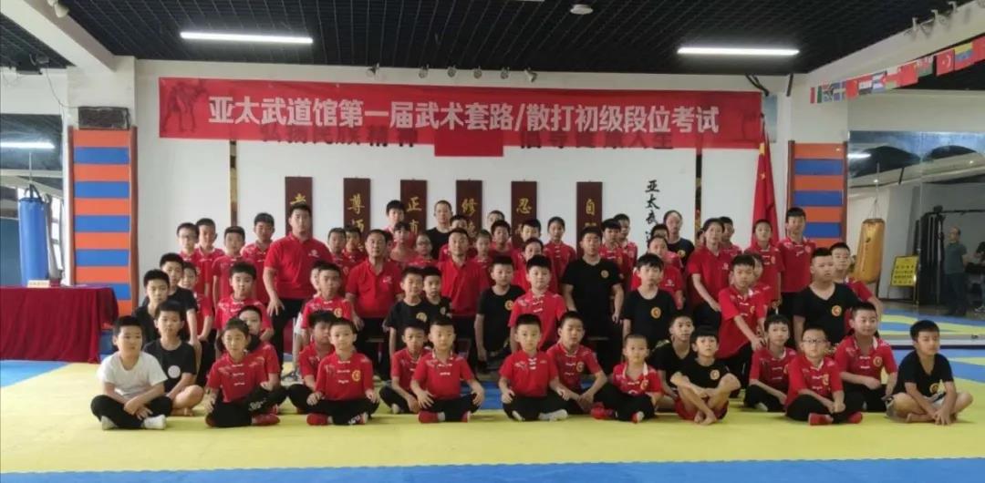“做好店小二”随太极武术考评团队顺利完成两次考评活动